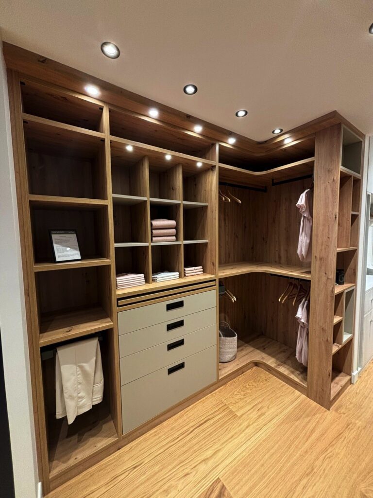 Agencement sur mesure dressing angle ouvert sur mesure